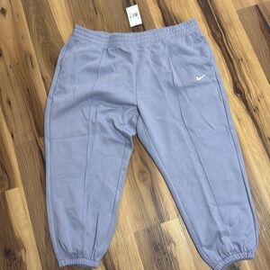 NWT NIKE WOMENS 3x Loose Fit Mid Rise sweats!